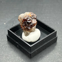Load image into Gallery viewer, 100% Natural Garnet Original Stone Mineral Specimen