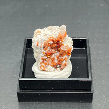 Load image into Gallery viewer, 100% Natural Garnet Original Stone Mineral Specimen