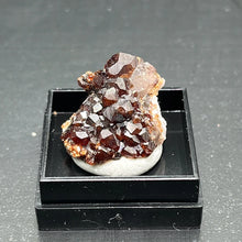 Load image into Gallery viewer, 100% Natural Garnet Original Stone Mineral Specimen