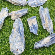 Load image into Gallery viewer, kyanite crystal