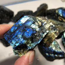 Load image into Gallery viewer, Labradorite Rough Stone