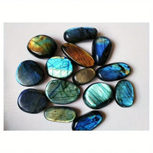 Load image into Gallery viewer, Labradorite Tumble Stone