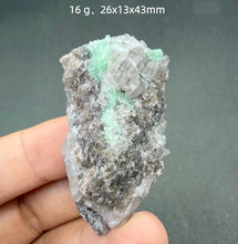 Load image into Gallery viewer, 1PC Natural Yunnan Emerald Crystal Rare Mineral Specimen for Healing