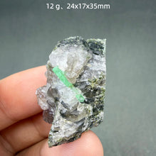 Load image into Gallery viewer, 1PC Natural Yunnan Emerald Crystal Rare Mineral Specimen for Healing