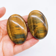 Load image into Gallery viewer, Natural Tigers Eye Palm Stone for Healing