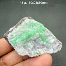 Load image into Gallery viewer, 1PC Natural Yunnan Emerald Crystal Rare Mineral Specimen for Healing