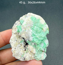 Load image into Gallery viewer, 1PC Natural Yunnan Emerald Crystal Rare Mineral Specimen for Healing