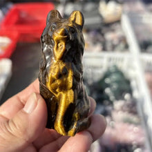 Load image into Gallery viewer, Natural Tigers Eye Stone Wolf Carving for Healing