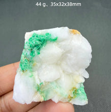 Load image into Gallery viewer, 1PC Natural Yunnan Emerald Crystal Rare Mineral Specimen for Healing