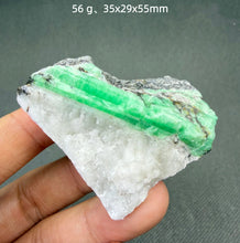 Load image into Gallery viewer, 1PC Natural Yunnan Emerald Crystal Rare Mineral Specimen for Healing