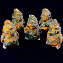 Load image into Gallery viewer, 1PC Yooperlite Clown Figurine-UV Fluorescent Stone