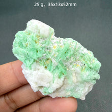 Load image into Gallery viewer, 1PC Natural Yunnan Emerald Crystal Rare Mineral Specimen for Healing