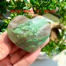 Load image into Gallery viewer, 1PC Natural African Emerald Heart Carving for Healing
