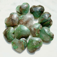 Load image into Gallery viewer, 1PC Natural African Emerald Heart Carving for Healing