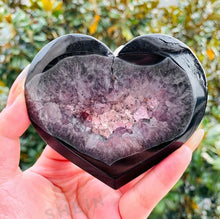 Load image into Gallery viewer, 1PC Natural Black Agate Heart Geode Carving for Healing